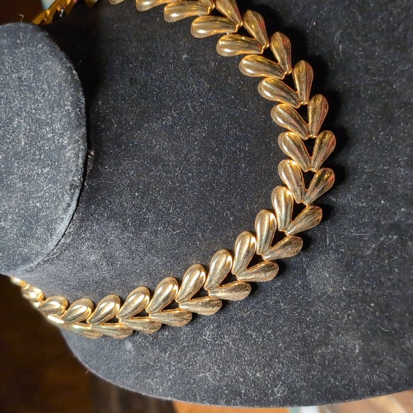 Gold Tone Leaf Collar Necklace - Picture 2 of 4